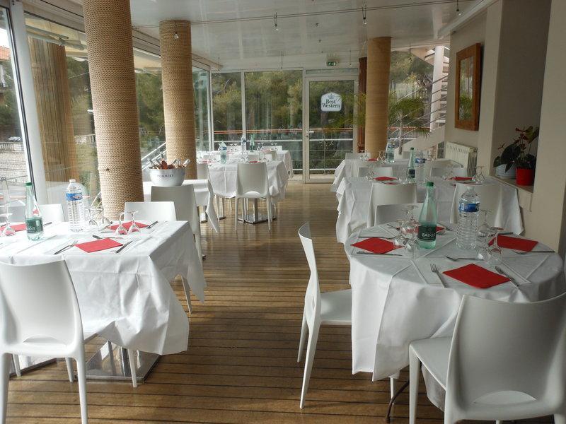 Hotel Western La Rade 3*