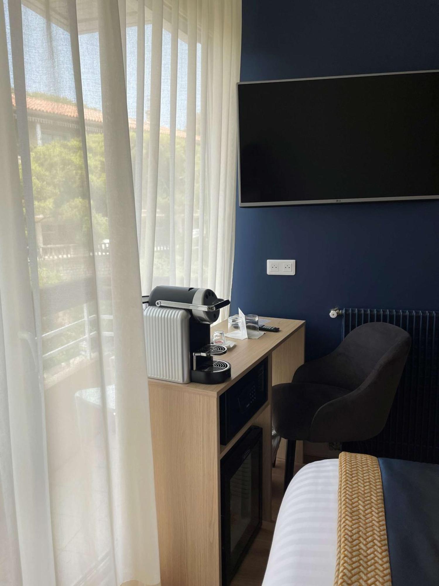 Hotel Western La Rade 3*