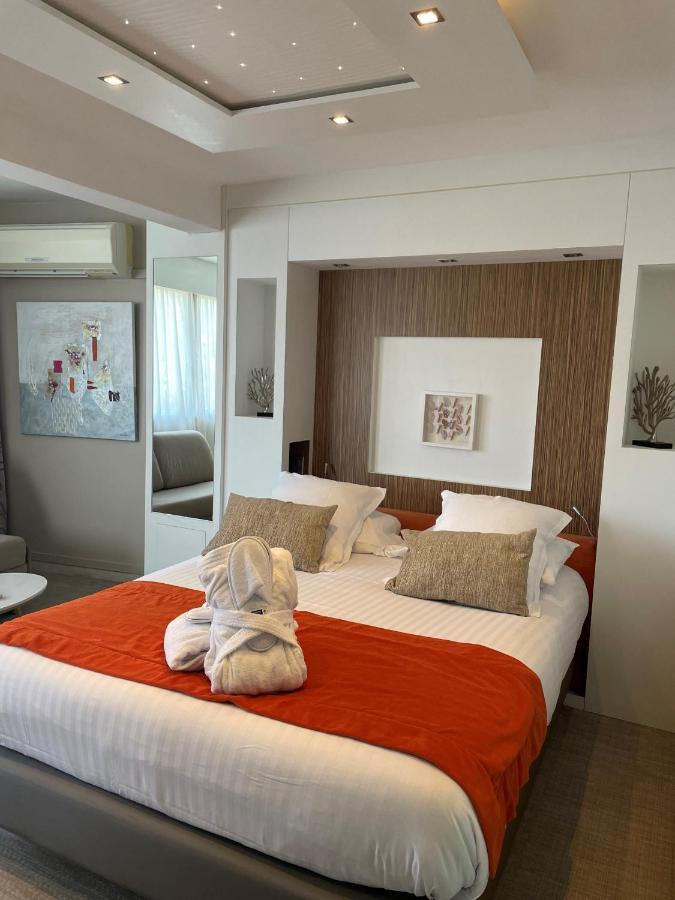 Hotel Western La Rade 3*
