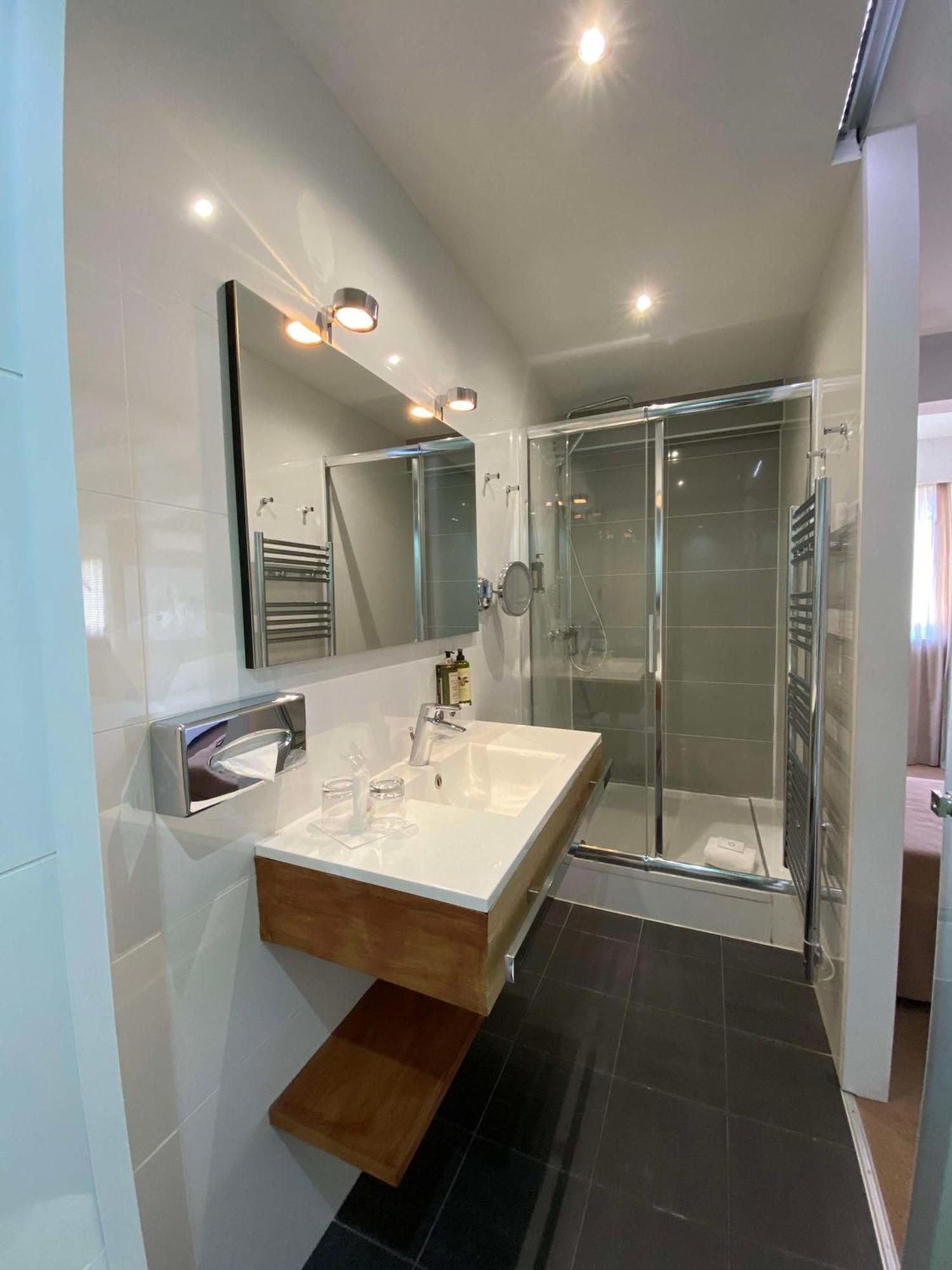 Western La Rade Hotel 3*